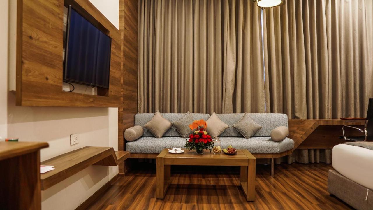 Hotel Centre Point Nágpur Kültér fotó